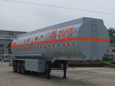CLW9402GYY型运油半挂车