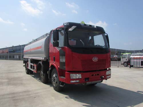 解放小三轴油罐车